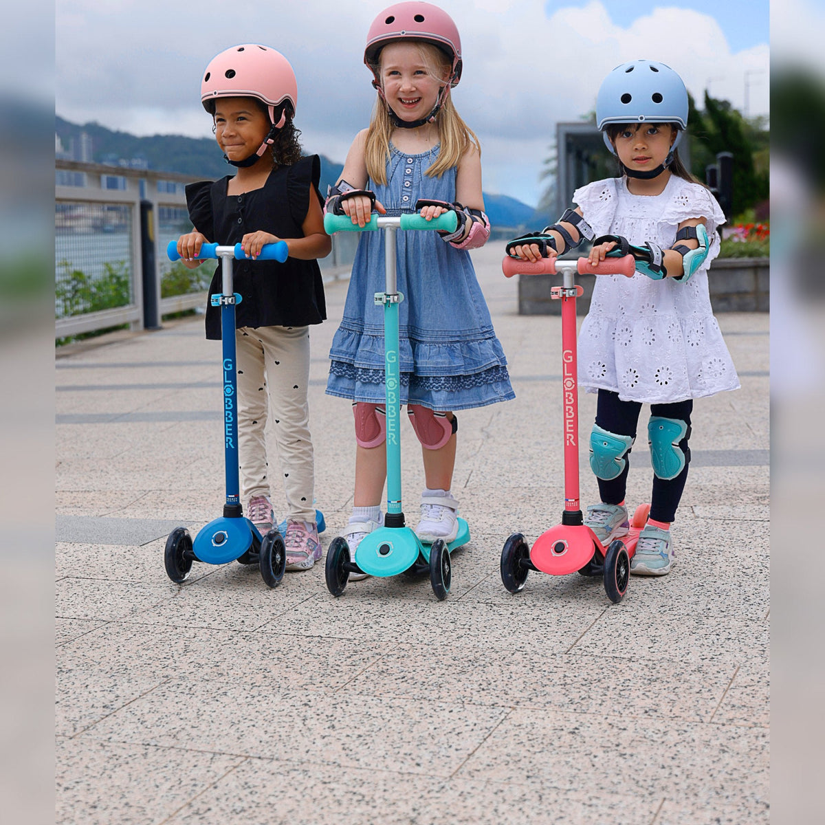 Casco infantil Globber Go Up Lights Deep Pastel Pink en uso