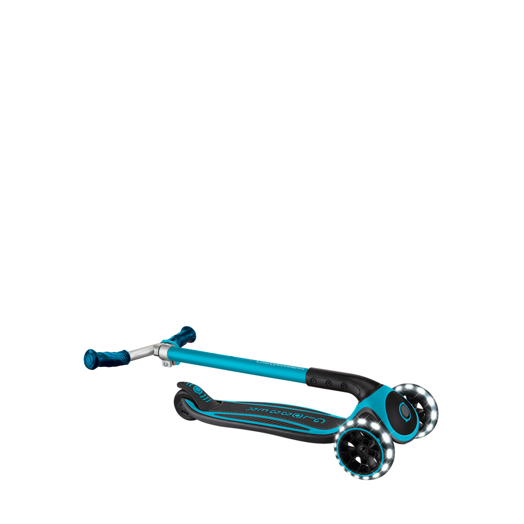 Scooter Globber ACE Lights para Niños y Adultos Aqua