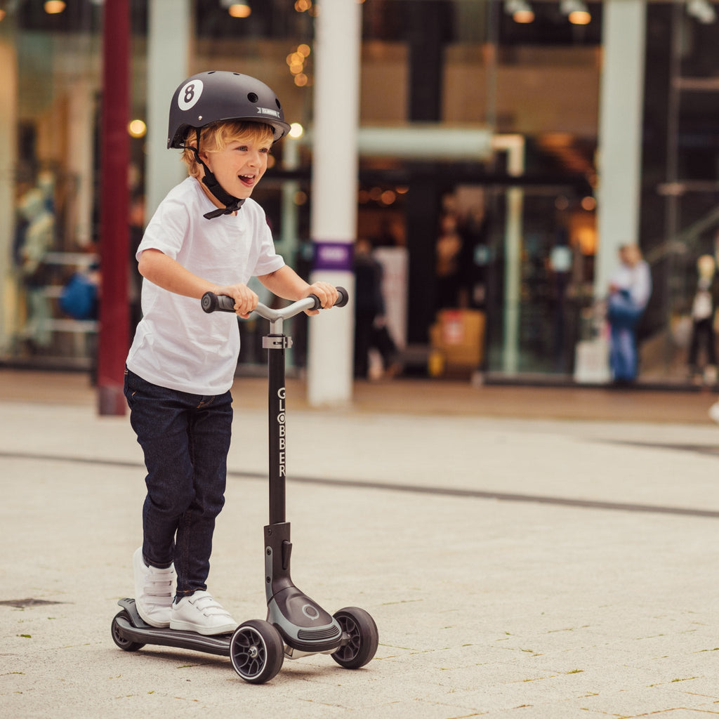 Scooter Globber Ultimum para Niños y Adultos Grey en uso