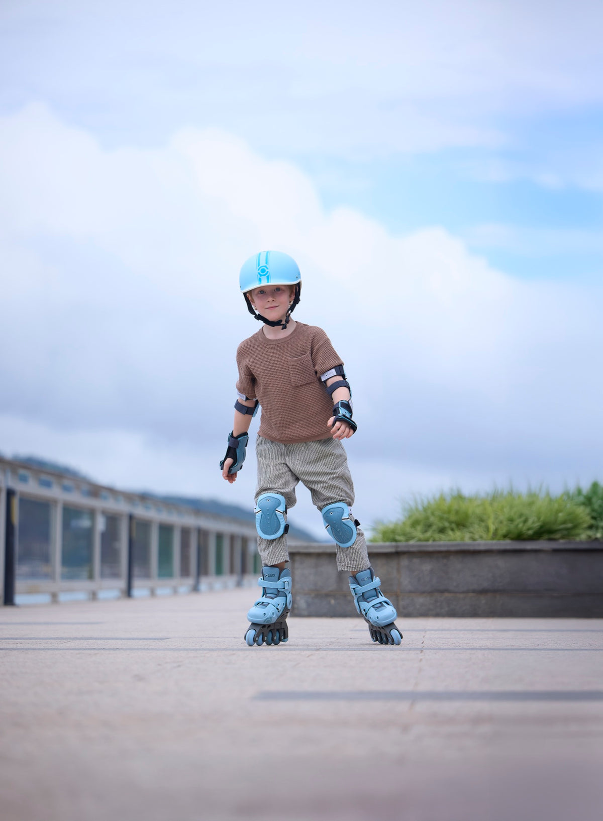 Patines en Línea Infantiles 2 en 1 Globber Azul en uso
